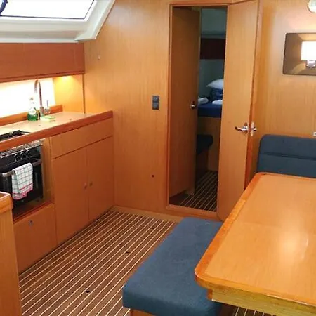 Sailing Yacht Queen Eliza Botel Varna