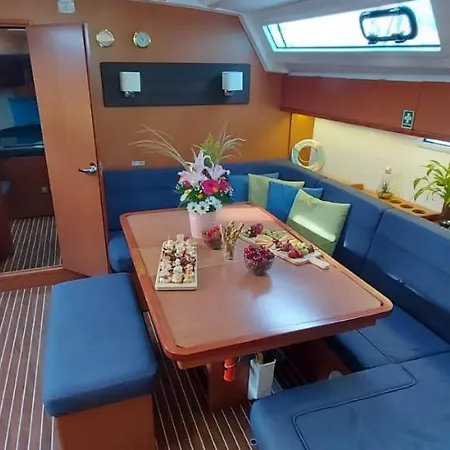 Sailing Yacht Queen Eliza