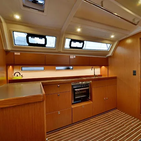 Sailing Yacht Queen Eliza 船屋 *